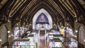 XYZ-Technologies_MUMAQ_view-from-second-floor-overlooking-the-entire-exhibition-showcasting-the-ceiling-illumination-and-informational-panels