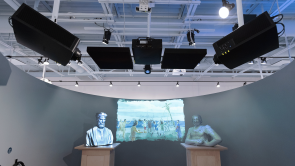 XYZ-Technologies_Musee-de-la-Gaspesie_video-mapping-animated-conversation-between-the-bust-of-King-Francis-I-and-Jacques-Cartier