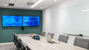 XYZ-Technologies_Mondou-conference-room-with-double-screen-video-camera-and-tablet-control-system