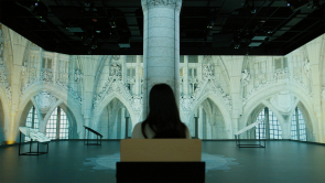 XYZ-Technologies_Library-of-Parliament-woman-watching-videomapping-of-parliament-building