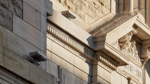 XYZ-Technologies_Cartier-Theater_LED-equipment-on-ledges-front-of-the-monument