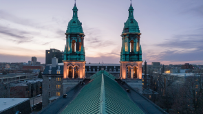 XYZ-Technologies_Cartier-Theater_roof-drone-shot-360-degree-warm-lighting-of-bell-towers