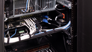 XYZ-Technologies-CRCHUM-wiring-rack-servers-management