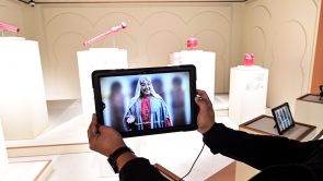 XYZ-Technologies_Sheikh-Zayed-Grand-Mosque- Center-Andalusia-exposition-woman-video-tablet-artwork-display