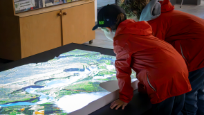 XYZ-Technologies_Parc-De-La-Riviere-Batiscan-Interactive-model-children-discovering-park-topography-video-mapping-2