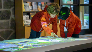 XYZ-Technologies_Parc-De-La-Riviere-Batiscan-Interactive-model-children-discovering-park-topography-video-mapping