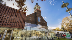 XYZ-Technologies_Agora-des-Arts_Church-and-Glass-made-entrance
