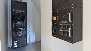 XYZ-Technologies_Agora-des-arts_Server -and-Curtain Control-Room