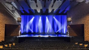 XYZ-Technologies_Theatre-du-Cuivre-Wide-angle-view of-the-stage-and-seating-area-lit-with-professional-blue-and-white-lighting