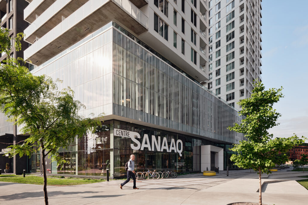XYZ Technologies SANAAQ Exterior view of the glass walled community center Un nouveau foyer communautaire