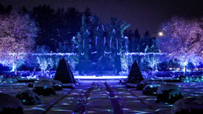 XYZ-Technologies_MJAL_luminous-nighttime-experience_overview-of-garden-with-lasers-drawing-castle-in-blue-ambiance