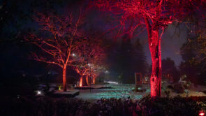 XYZ-Technologies_MJAL_luminous-nighttime-experience_red-illuminations-on-trees-and-lasers-on-snow