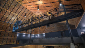 XYZ-Technologies_Theatre-de-la-vieille-forge_stage-lighting-and-sound-equipment-on-catwalk