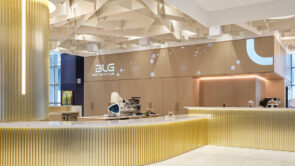 XYZ-Technologies_BLG-reception-cafe-barista-ceiling-logo-projection