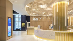 XYZ-Technologies_BLG-reception-overview-led-totem-ceiling-logo-projection