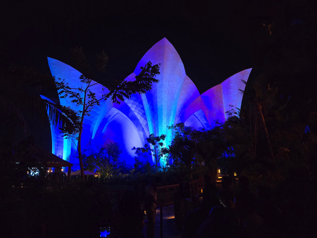 XYZ Technologies Cirque du Soleil LUDO Outside structure illumination Ludõ